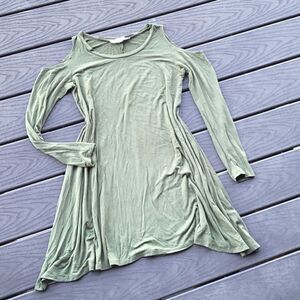 💙3 for $30💙 Vanity Room Cold Shoulder Cozy Tee